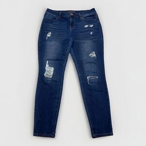 Maurices Jeans Womens M REG Mid Rise Skinny Distressed Patch Measures 31 x 28